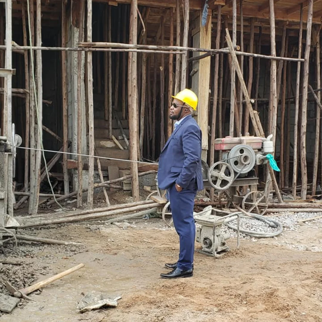 Bakaluba at construction site.
